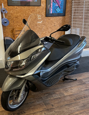 X10 Piaggio 350ccm Bild 8
