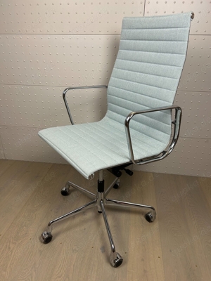 Vitra Alu Chair EA 119 Bürostuhl mit Armlehnen Hopsak Chrom Charles u. Ray Eames