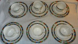 CP Kaffeeservice 18tlg weiß bunter Rand je 6 Tassen Untertassen Dessertteller Porzellan kaum benutzt