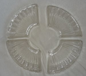 CT Glasschale 1x 4 geteilt für Knabbergebäck rund 23,5(10) x3,3 gut erhalten für Buffet oder gedeck