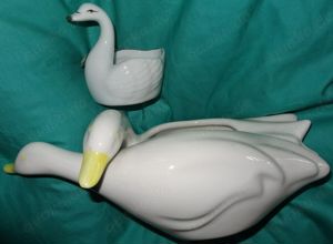 DF Schwanenfigur Schwan 2Stk Porzellan weiß Blumentopf 26x14 h10,5 8,5x6 x H8,2 kaum benutzt einwand Bild 5