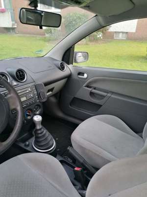 Ford Fiesta 1.25 Bild 4