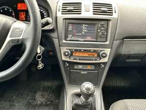 Toyota Avensis Kombi 2.0 D-4D Comfort*Navi*6Gang* Bild 5