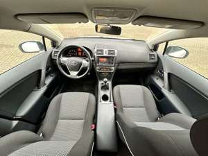 Toyota Avensis Kombi 2.0 D-4D Comfort*Navi*6Gang* Bild 4