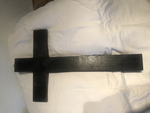 Schwarzes Holzkreuz mit Korpus  Bild 2
