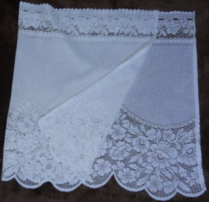 TV Scheibengardine Blumenmuster weis 110x60 kurze Zeit benutzt einwandfrei erhalten