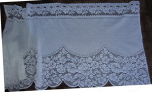 TV Scheibengardine Blumenmuster weis 110x60 kurze Zeit benutzt einwandfrei erhalten Bild 3