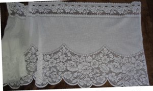 TV Scheibengardine Blumenmuster weis 110x60 kurze Zeit benutzt einwandfrei erhalten Bild 4