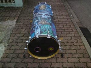  Tausch oder Verkauf ,Extreme Ricarda Monsterbassdrum mit Airbrush Unikat 22x68 Zoll  Bild 3