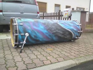 Monsterbassdrum mit Airbrush Unikat 22x68 Zoll