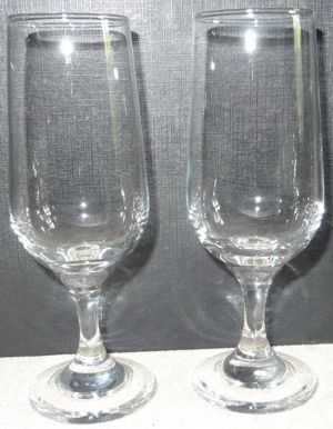 HK Trinkglas Snapsglas 2 Stück Stielglas 0,1l kaum benutzt einwandfrei erhalten Glas  Bild 4
