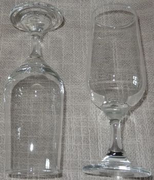 HK Trinkglas Snapsglas 2 Stück Stielglas 0,1l kaum benutzt einwandfrei erhalten Glas  Bild 3