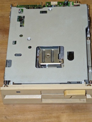 Internes 5  -Zoll-Diskettenlaufwerk NEC FD1157C (1989)