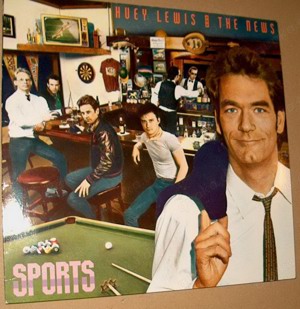  Chrysalis B LP Huey Lewies and the News SPORTS 1983 Chrysalis 205 845 -620 Pinke Schrift Langspielp