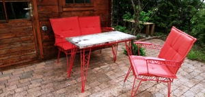 Antike Gartenmöbel, 1 Stuhl, eine 2-Sitzerbank, 1 Tisch mit Lechner Steinplatte und Glas
