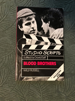 Studio Scripts  Blood Brothers  von Willy Russell zu verschenken