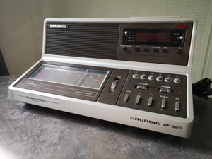 GRUNDIG RF820 Futuristischer 3-Band Radio Wecker aus 1982 Bild 1