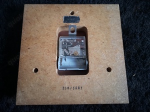 Junghans Electronic ATO-MAT Wanduhr mit Magnetantrieb aus Holz Bild 2
