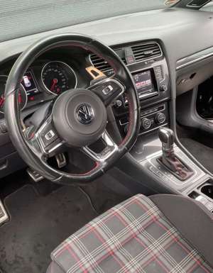 Volkswagen Golf GTI Performance BlueMotion Technology DSG Bild 3