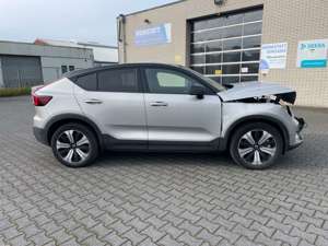 Volvo C40 Ultimate Recharge AWD/ car is driving Bild 5