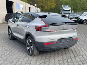 Volvo C40 Ultimate Recharge AWD/ car is driving Bild 3