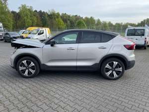 Volvo C40 Ultimate Recharge AWD/ car is driving Bild 2