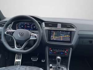 Volkswagen Tiguan R-Line Black-Style Matrix Panorama 20-Zol Bild 3