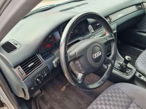 Audi A6 2.4 quattro Bild 5