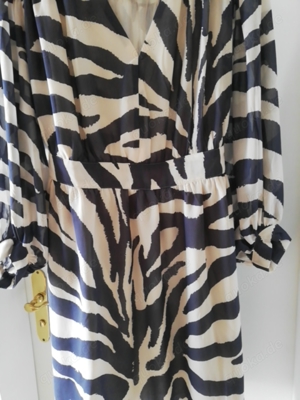 Damen Kleid Animelprint NEU mit Etikett V-Ausschnitt und Bindegürtel Größe XL Bild 5