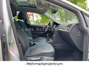 Volkswagen Golf VII Lim. IQ.DRIVE Start-Stopp LED Panorama Bild 3