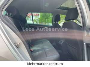 Volkswagen Golf VII Lim. IQ.DRIVE Start-Stopp LED Panorama Bild 4