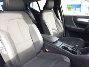Volvo XC40 D3 AWD Geartronic Momentum Pro Top Zustand! Bild 3