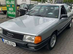 Audi 100 Bild 2