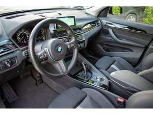 BMW X1 sDrive20i Sport Line SpoSi ACC HuD Key Navi Bild 4