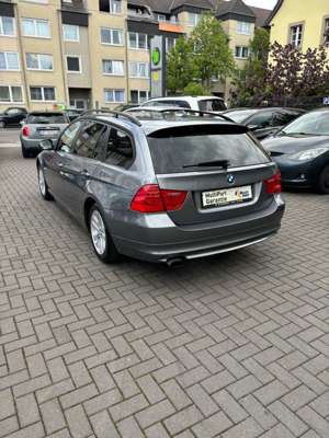 BMW 318 i Touring *NAVI*SHZ*PDC*KLIMAA.*AHK Bild 4