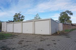 Kapitalanlage: Großes unbebautes Garagengrundstück 2.Reihe 1600m 