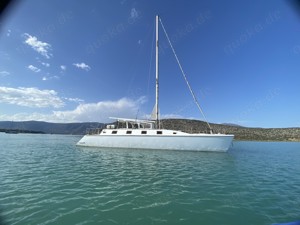 Open bridge deck catamaran