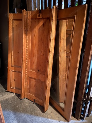 Antiker Bauernschrank, eine Tür mit Spiegel, eine Schublade