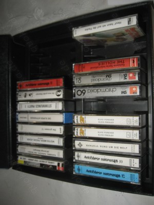 MC Kassettenkoffer für 24 Kassetten mit 17 Musikkassetten Vintage Bild 2