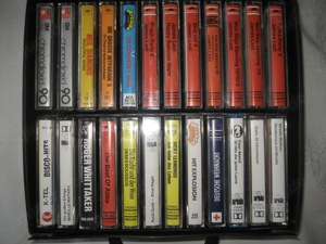 MC Kassettenkoffer für 24 Kassetten mit 24 Musikkassetten Vintage Bild 3
