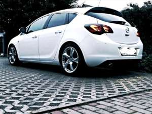 Opel Astra Sport Bild 2