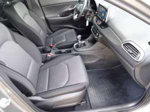 Hyundai i30 1.4 Select Navi, Rückfahrkamera, Sitzheizung Bild 5