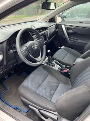 Toyota Auris Auris 1.33 Dual-VVT-i Bild 2