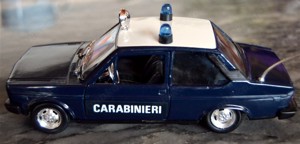 Polistil S 33 FIAT 131, Carabinieri Polizeiauto Vitrine MIRAFIORI Top Zustand Bild 4
