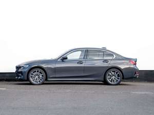 BMW 330 e xDrive Limousine Luxury Line Head-Up Glasdach La Bild 4