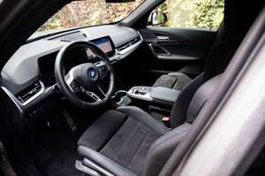 BMW iX1 xDrive30 MPaket, Anhängerk. 19’ Sonnenschutzver Bild 5