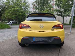 Opel Astra J GTC Bild 2