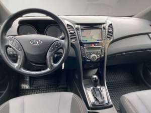 Hyundai i30 1.6 GDI DCT Trend Automatik *AHK*Kamera*Sitzh. Bild 2