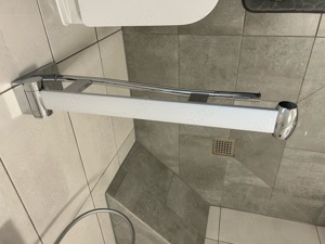 Keuco Plan Care+ Stützklappgriff WC mit Toilettenpapierhalter Neu verchromt Bild 3
