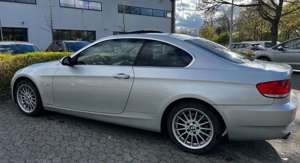 BMW 325 325i Bild 2